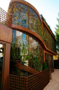 Escalera de caracol en pletina de acero corten